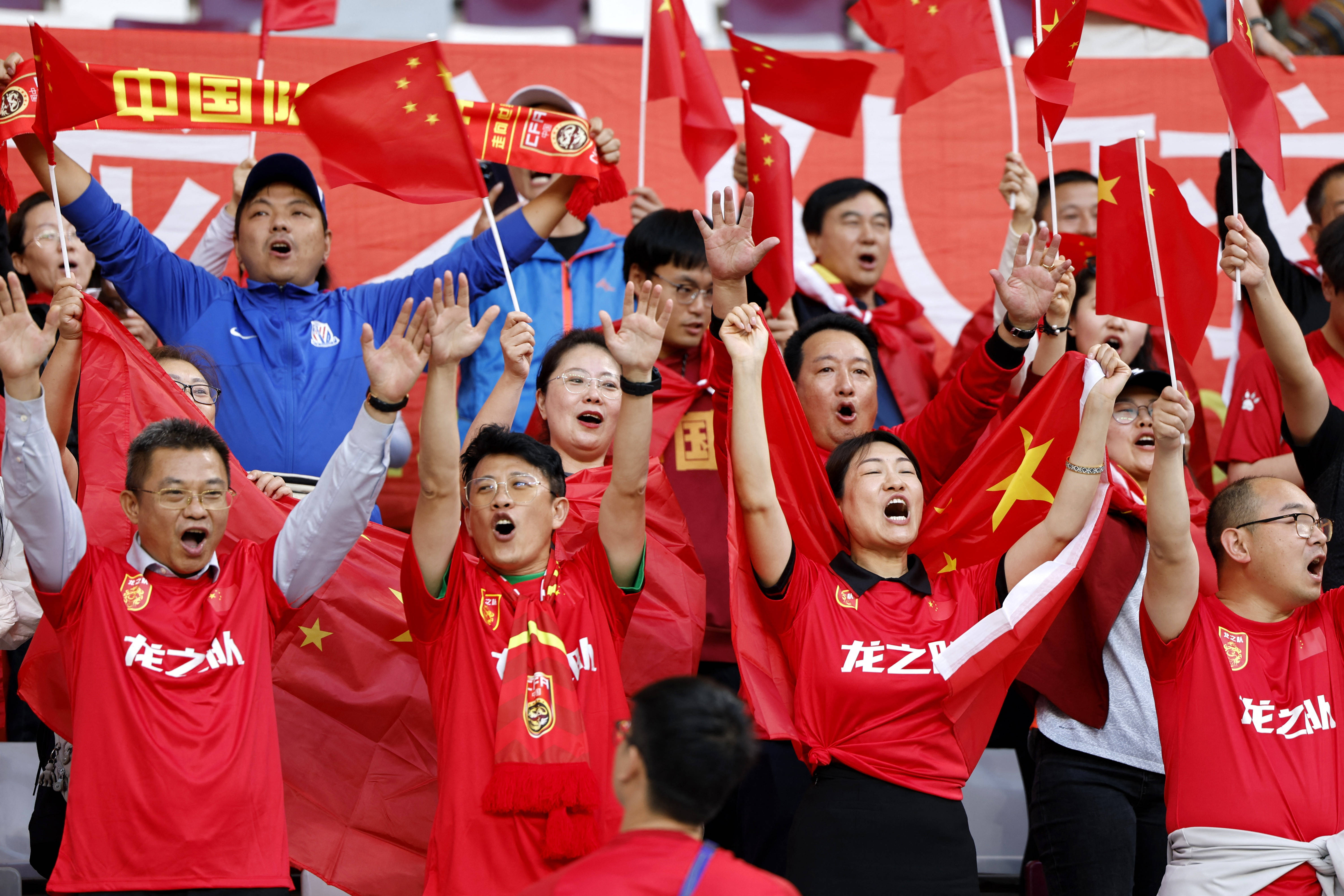 一场经典之战！LPL点燃球迷热情