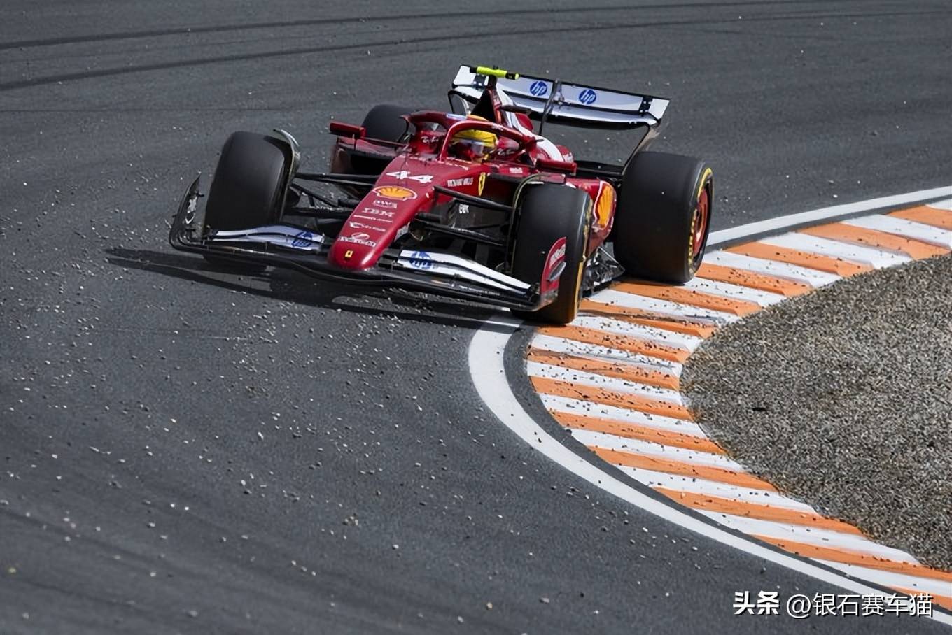 阿斯顿马丁轻取迈凯伦,塞恩斯点燃赛场 阿斯顿马丁轻取迈凯伦,塞恩斯点燃赛场