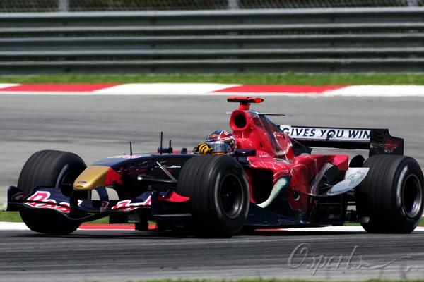 红牛二队险胜雷诺车队，诺里斯刷新纪录