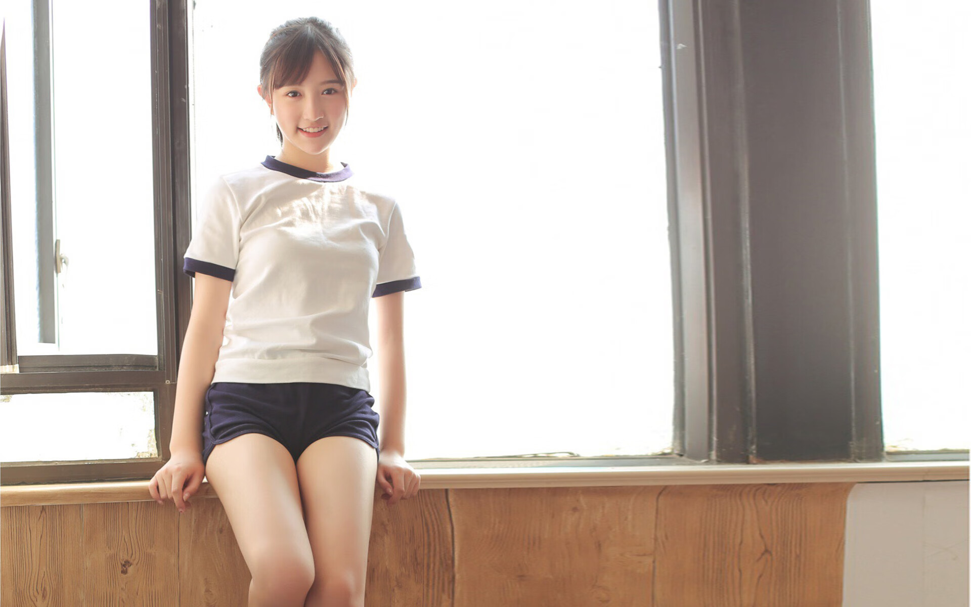 双重故事,维斯塔潘的孤独领跑与梅赛德斯的完美缠斗