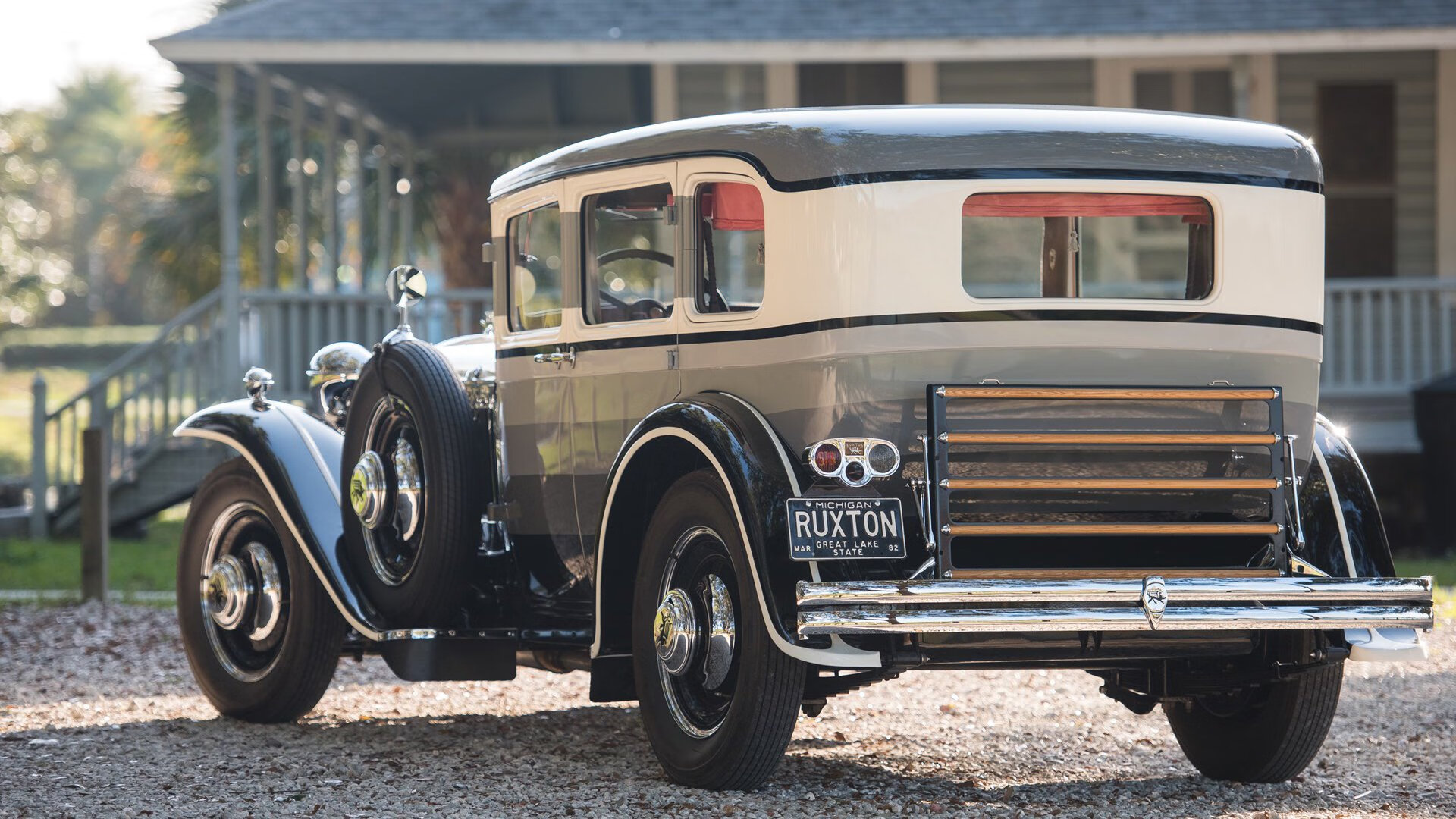 烽火连天处,亦有孤光照征途