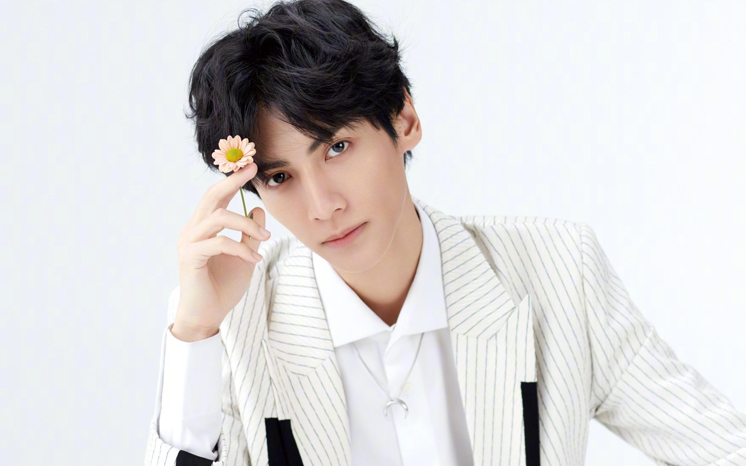 双城记，凯尔特人横扫晋级，胡金秋跨海闪耀