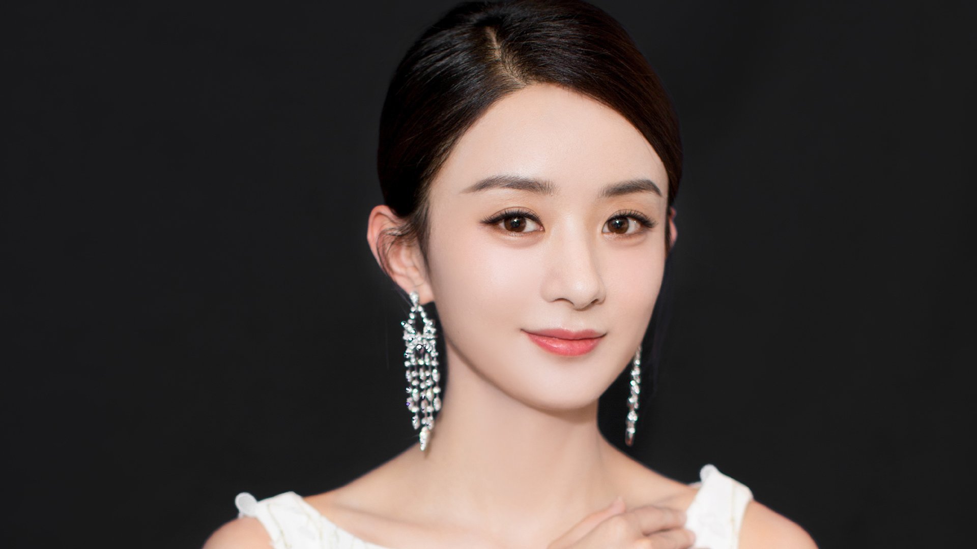 欧冠淘汰赛焦点战，灰熊决胜局带走广东队，篮球跨界对决引爆全球